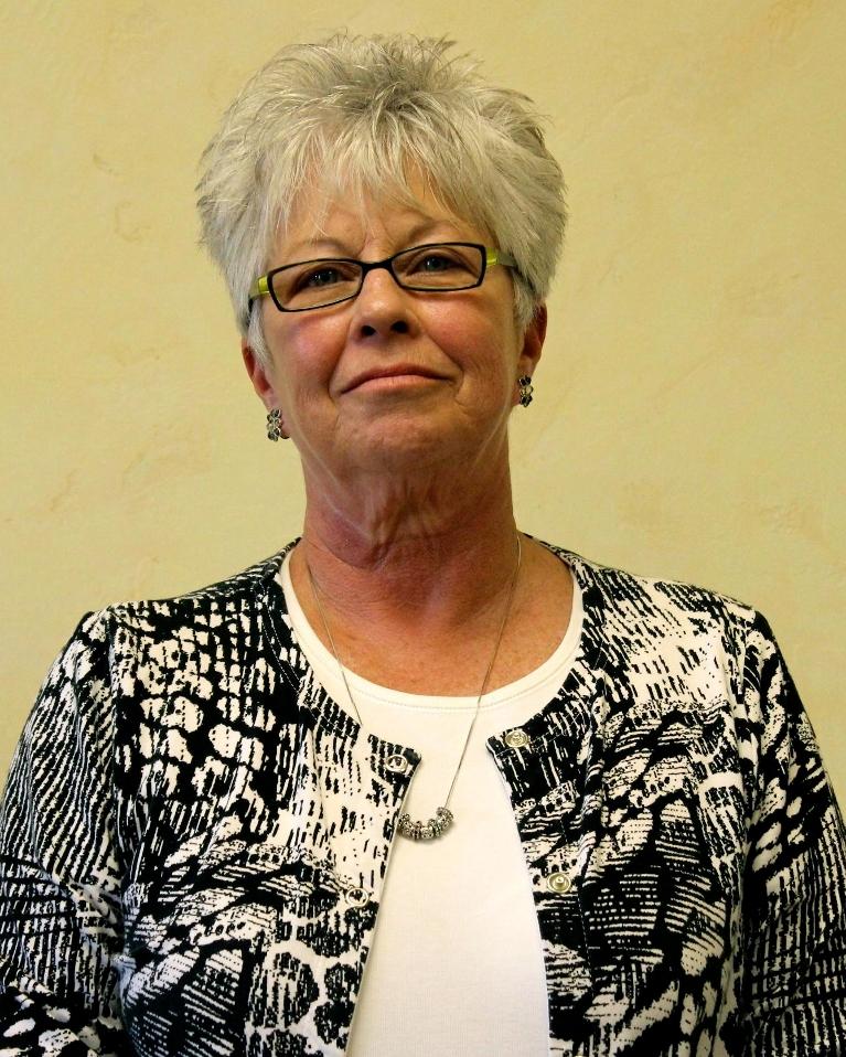 Headshot of Linda Adams the receptionist at dentist office in Aston PA